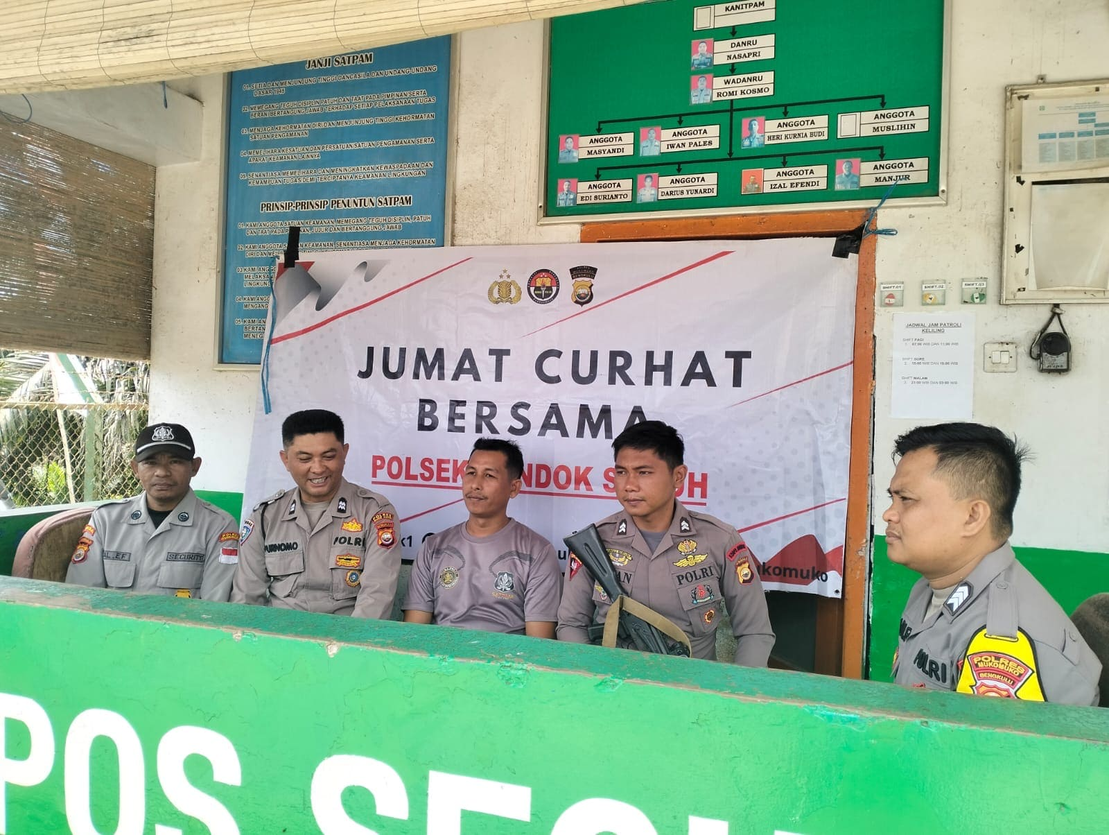 Melalui Jumat Curhat Polsek Pondok Suguh Ajak Satpam PT DDP Tingkatkan Keamanan.