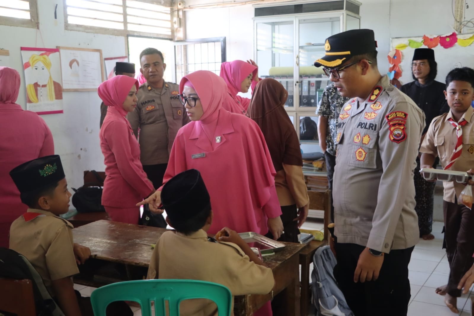 Polres Mukomuko Hadirkan Program Makan Bergizi Gratis untuk 1.500 Siswa