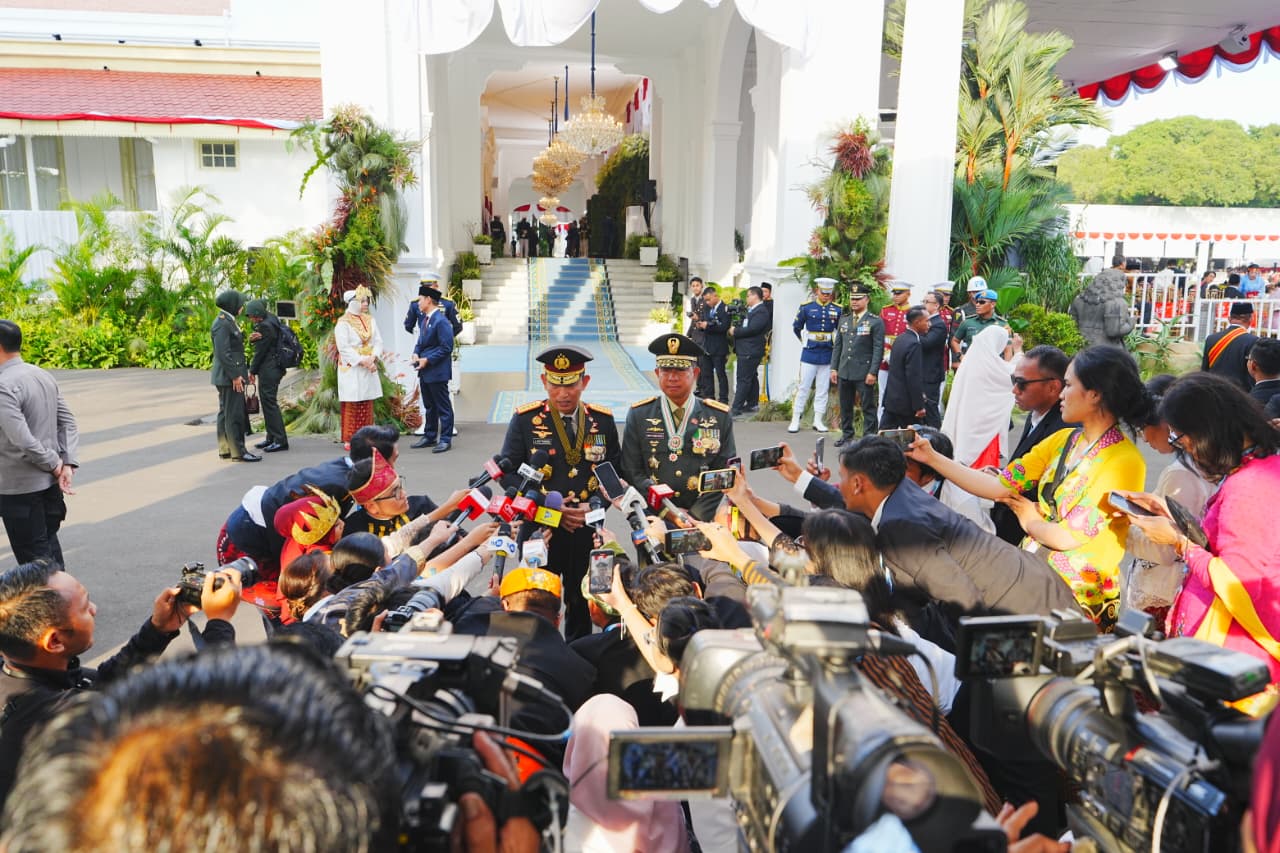 Kapolri dan Panglima TNI Apresiasi Antusiasme Warga dalam Upacara HUT RI ke-80 di Istana