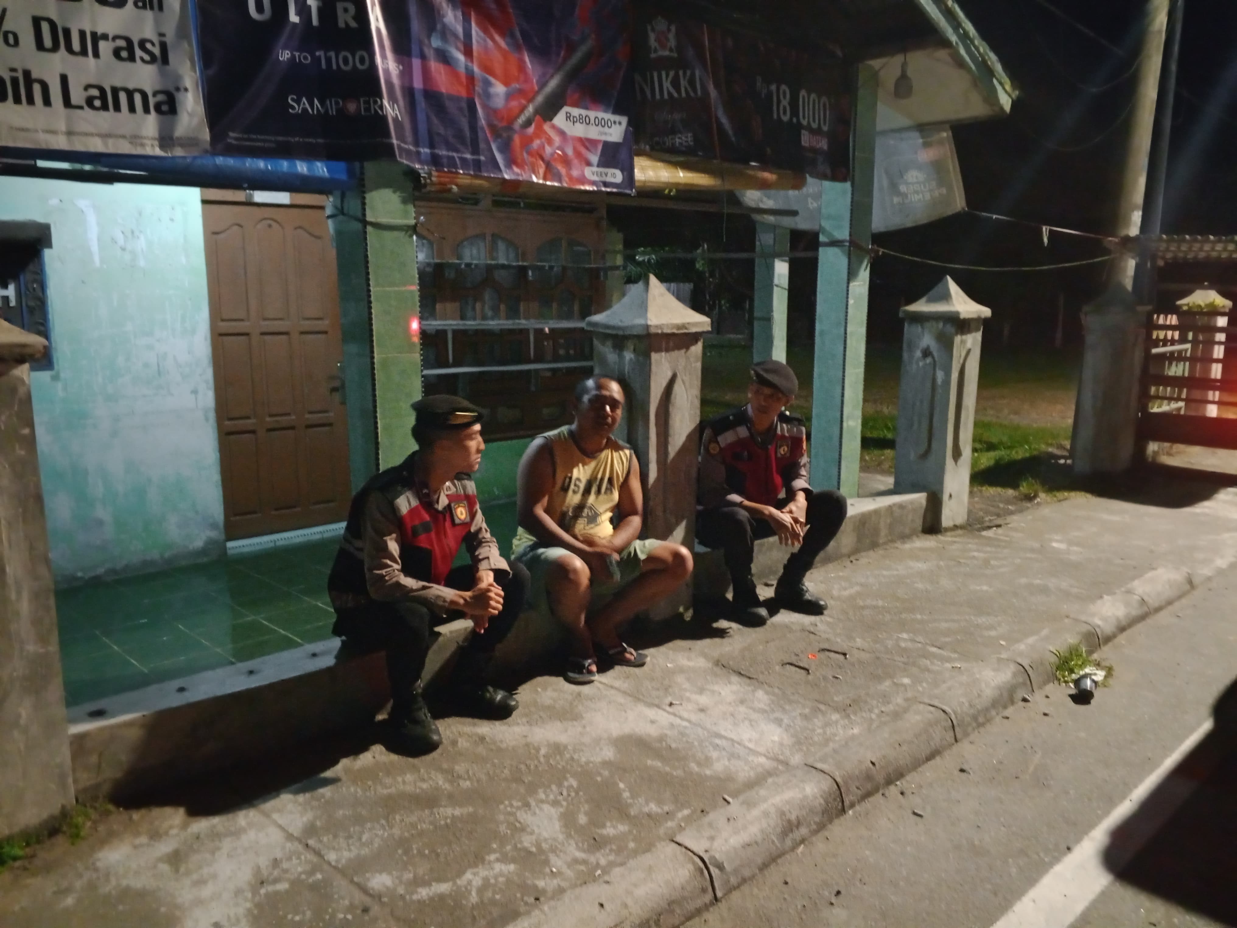 Patroli Dialogis Polres Mukomuko Beri Kenyamanan Warga Saat Siang dan Malam Hari.