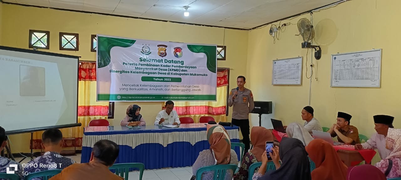 KBO Intelkam Polres Mukomuko Jadi Narasumber Pembinaan Kader Pemberdayaan Masyarakat Desa