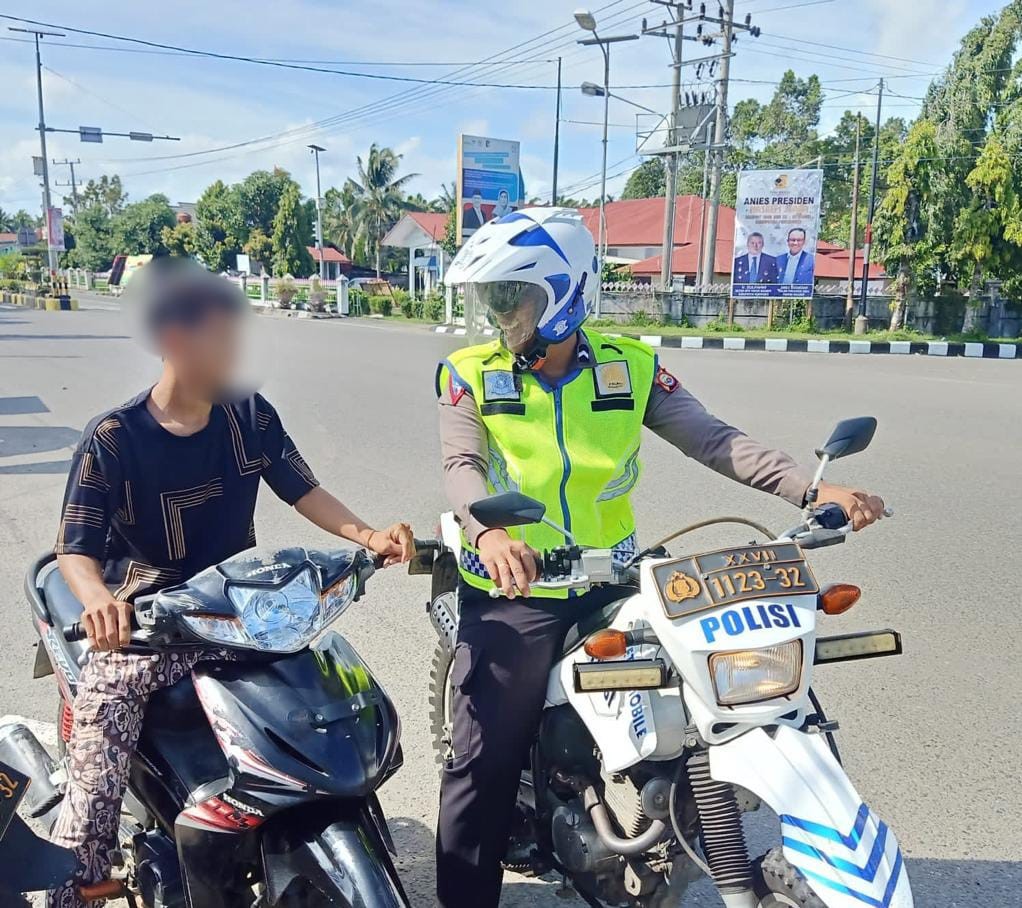 SAT LANTAS POLRES MUKOMUKO MENGHIMBAU PENGENDARA UNTUK MEMATUHI LALU LINTAS