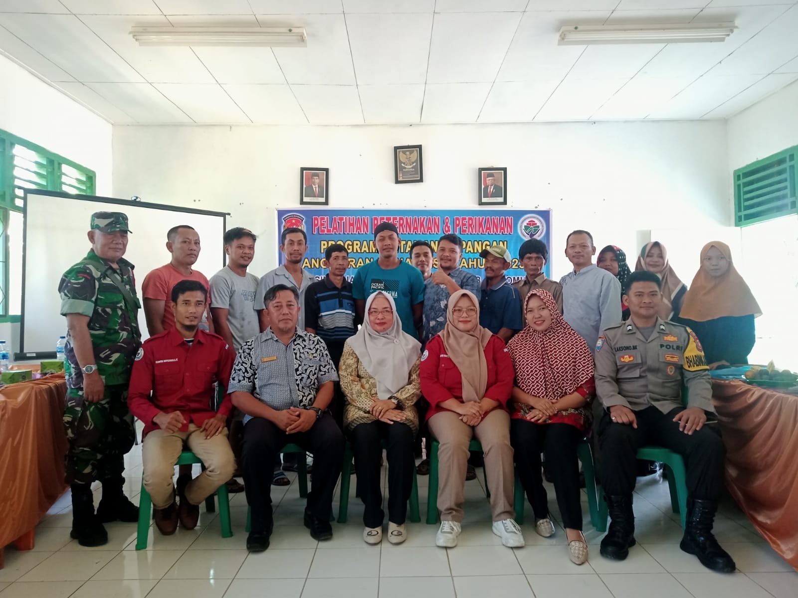 Program Ketahanan Pangan, Bhabinkamtibmas Lubuk Pinang Ikut Pelatihan Bersama Kelompok Tani