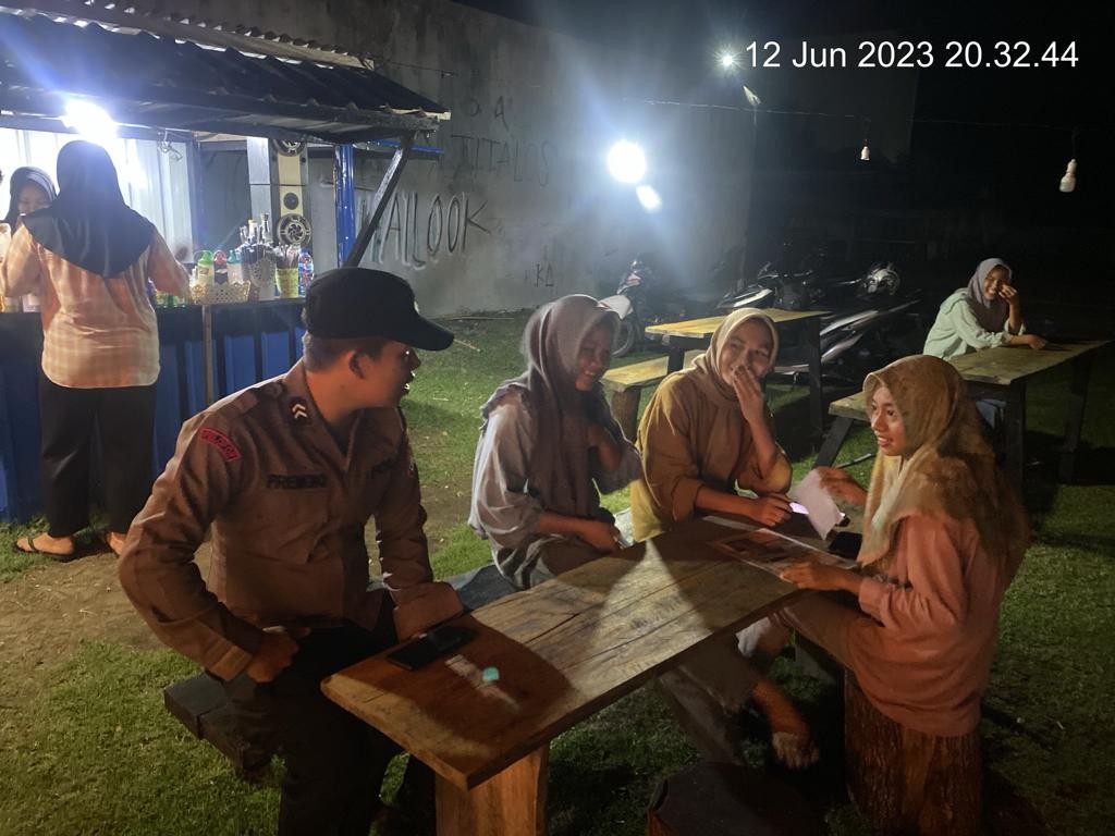 Patroli KRYD Personil Polsek Teramang Jaya Datangi Tongkrongan para remaja