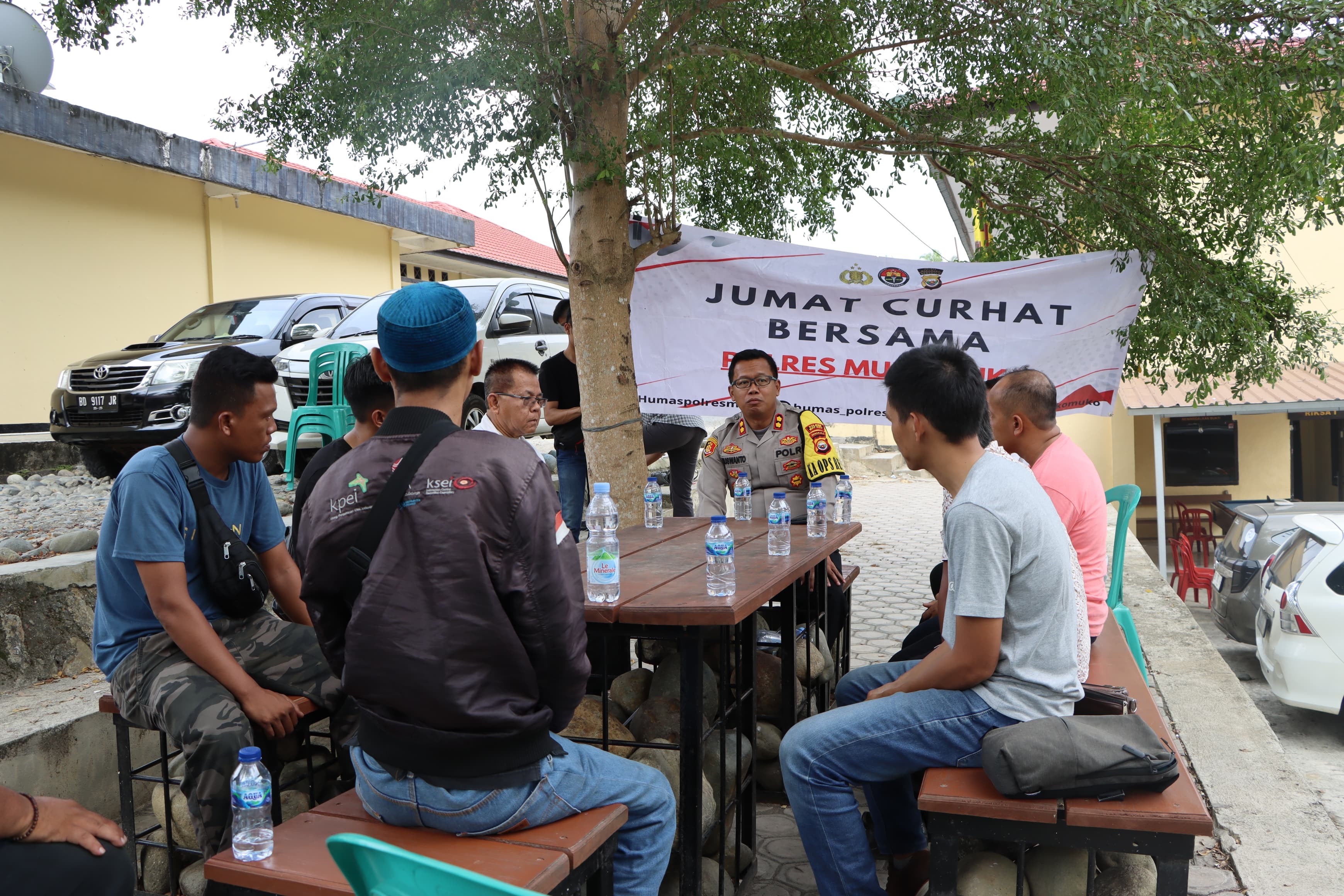 Jumat Curhat Bersama Kapolres, AKBP Nuswanto Ajak Masyarakat  Mukomuko Sampaikan Keluh Kesahnya. 