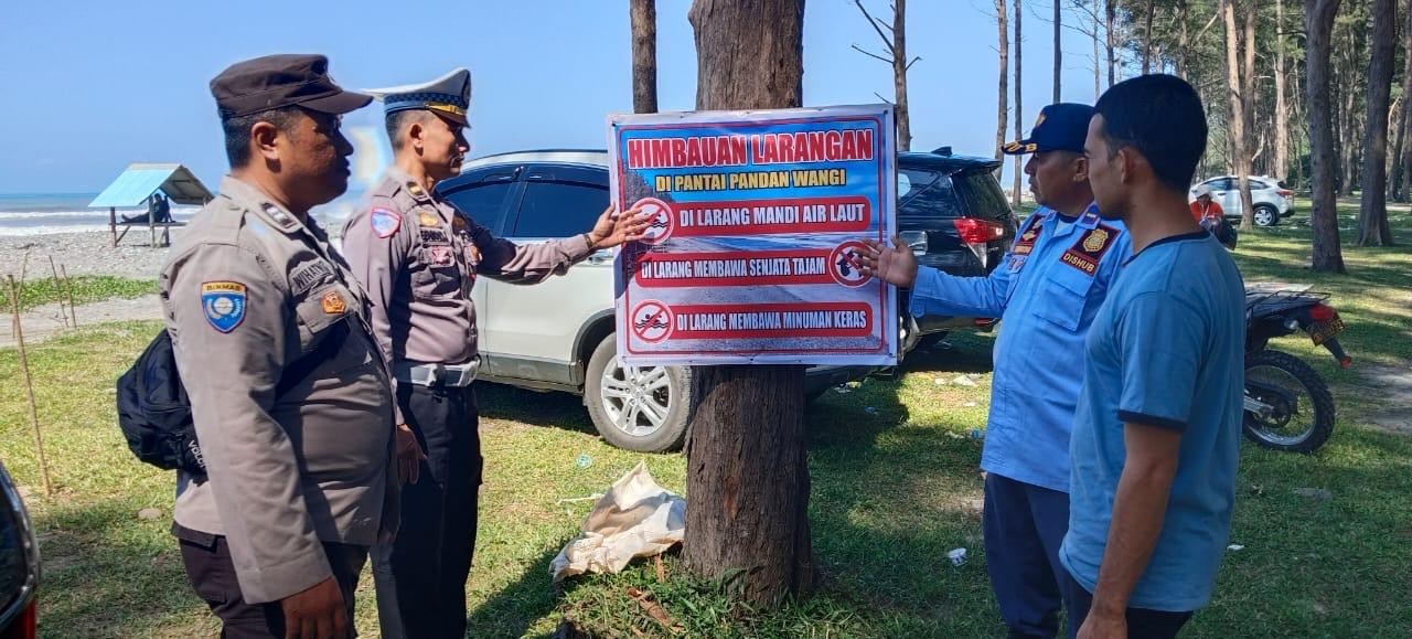 Libur Nataru, Personil Polres Mukomuko Intensifkan Patroli di Kawasan Wisata Pantai Mukomuko