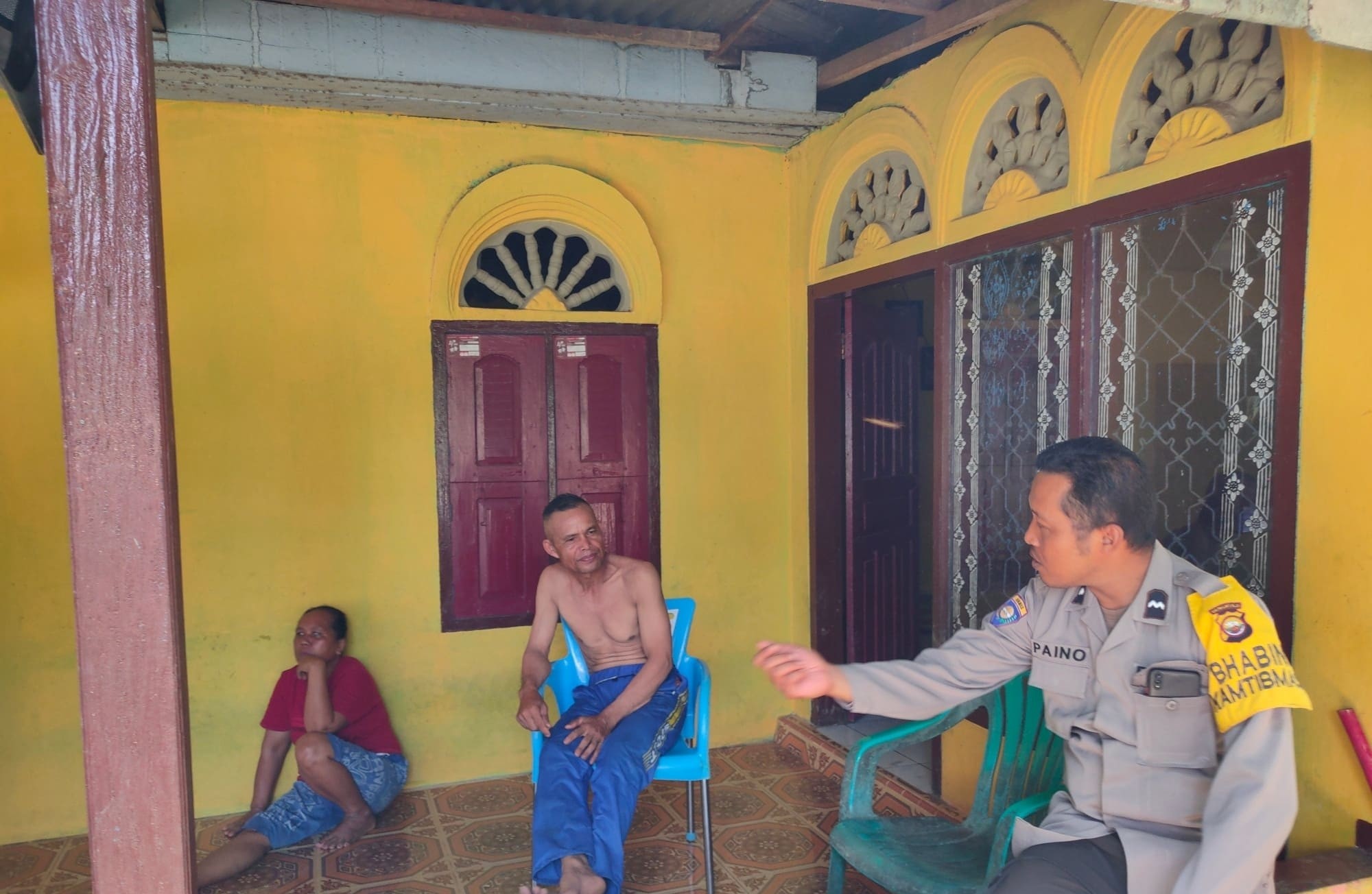 SAMBANGI WARGA SECARA DOR TO DOR, BHABINKAMTIMBAS TAMPUNG CURHAT WARGA DESA BINAAN