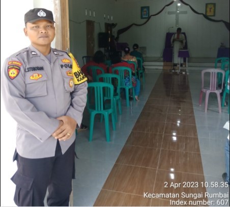 Pengamanan Gereja Rutin Polsek Sungai Rumbai Untuk Berikan Rasa Aman Dan Nyaman Pada Jemaat