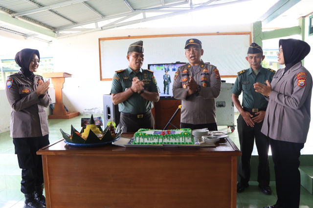 Hari HUT TNI ke 78, Polres Mukomuko Ramai Ramai Grebeg Kodim 0428
