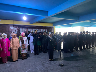 DI GUYUR HUJAN, UPACARA DAN SYUKURAN HUT BHAYANGKARA KE 77 DI MUKOMUKO BERJALAN KHIDMAT