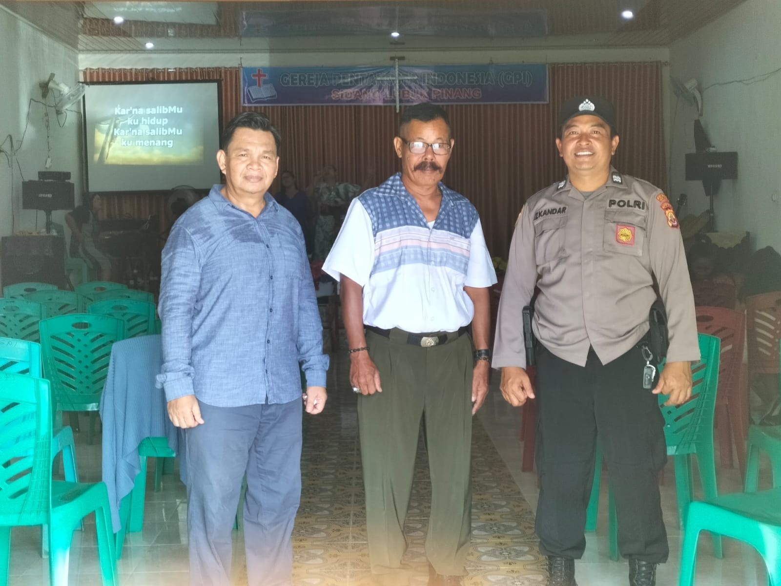 Pengamanan Gereja, Personil Polsek Lubuk Pinang dalam Rangka Hari kenaikan Isa Almasih