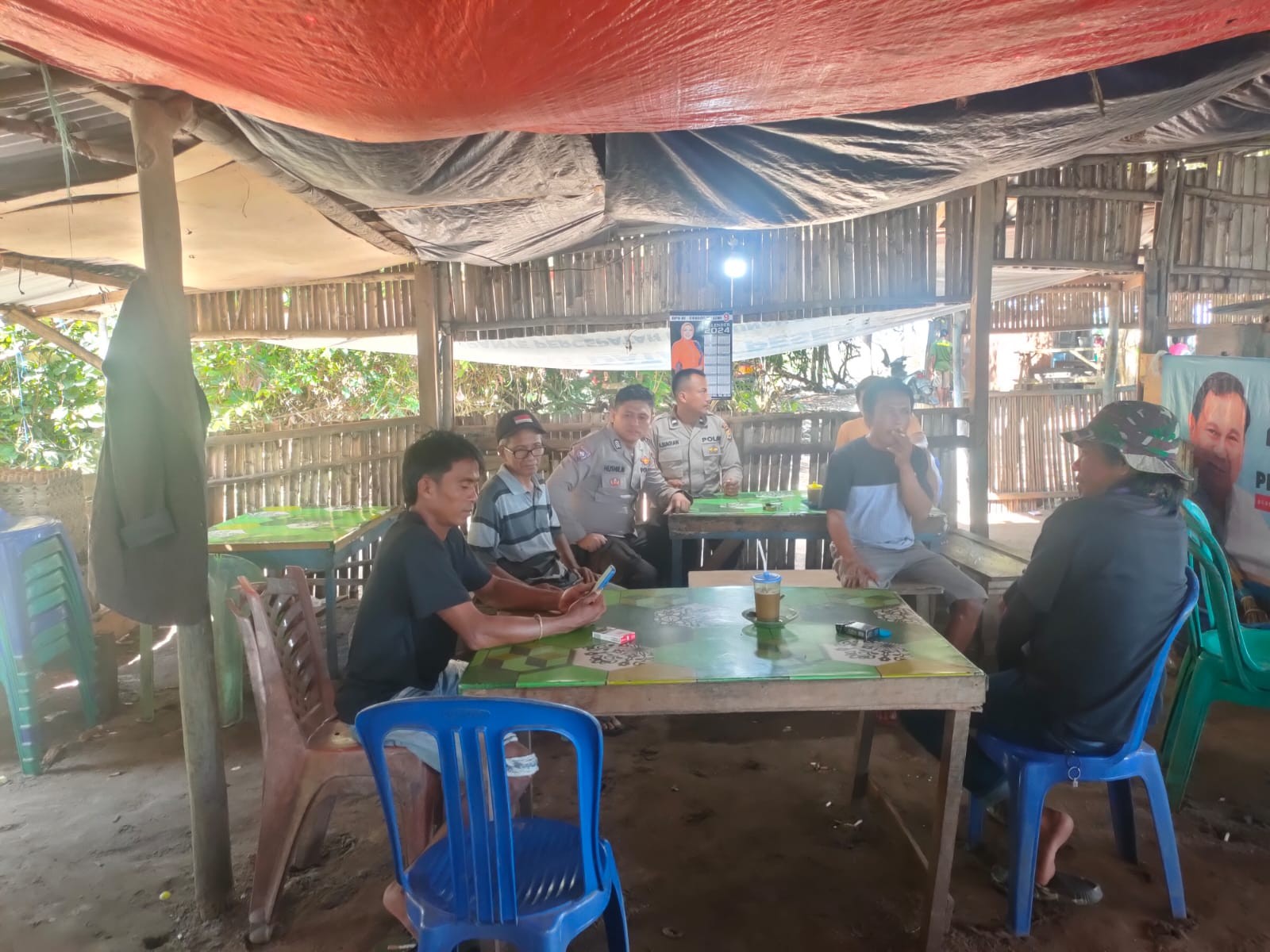Polres Mukomuko Gelar Jumat Curhat Bersama Pedagang dan Pengunjung Pantai Indah Mukomuko
