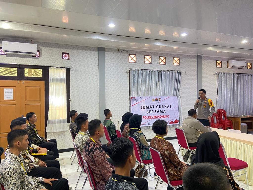 KAPOLRES MUKOMUKO DAN CASIS PENERIMAAN POLRI  CURHAT JUMAT BARENG